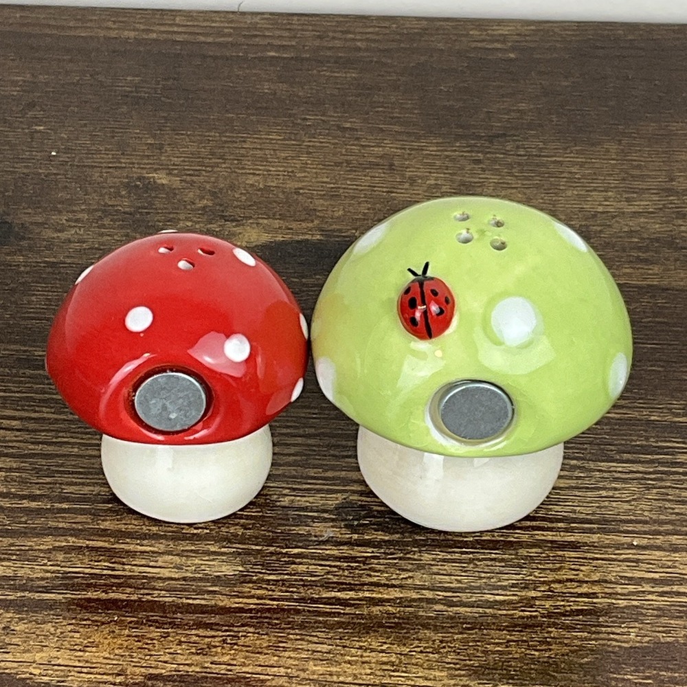 Mushroom Shakers Polka Dot‎ With Lady Bug Toadstool Salt & Pepper Set Vintage - Picture 3 of 7